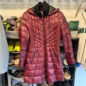 Bernardo Women's Quilted Hooded Puffer Jacket - Burgundy